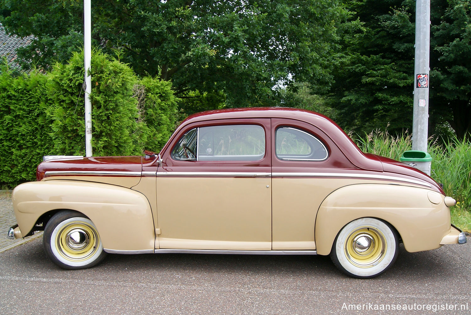 Kustom Ford Deluxe uit 1948